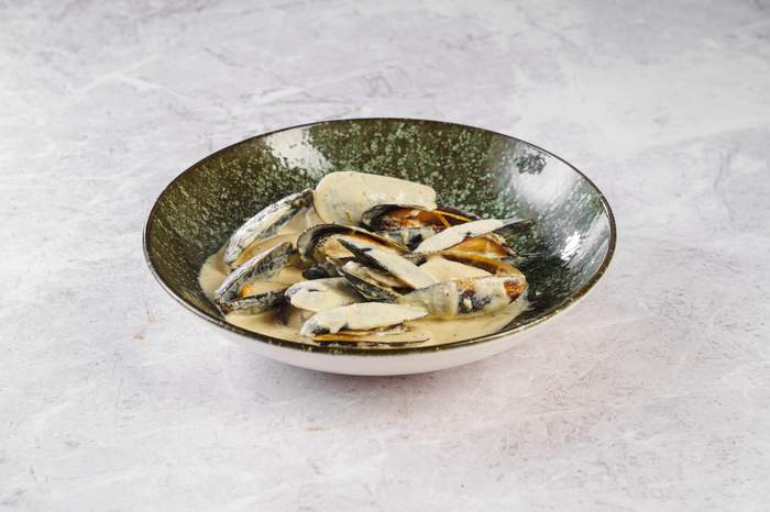 Мидии в сливочно-винном соусе