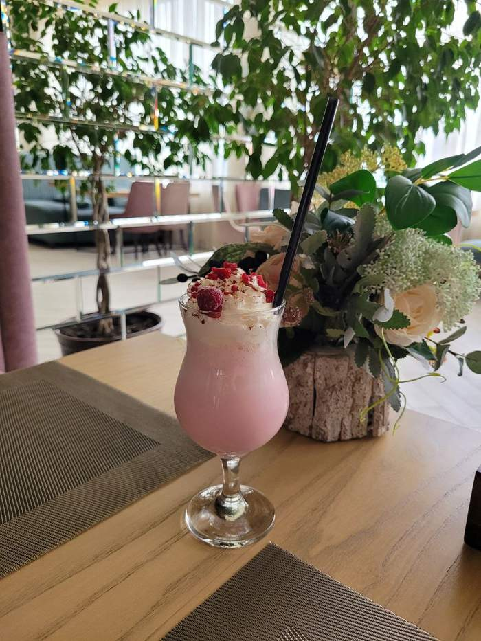 Молочный малиновый