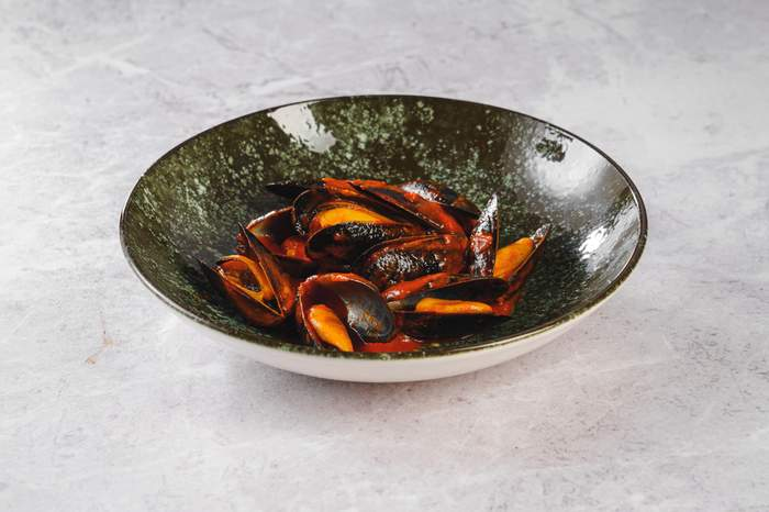 Мидии в томатно-винном соусе