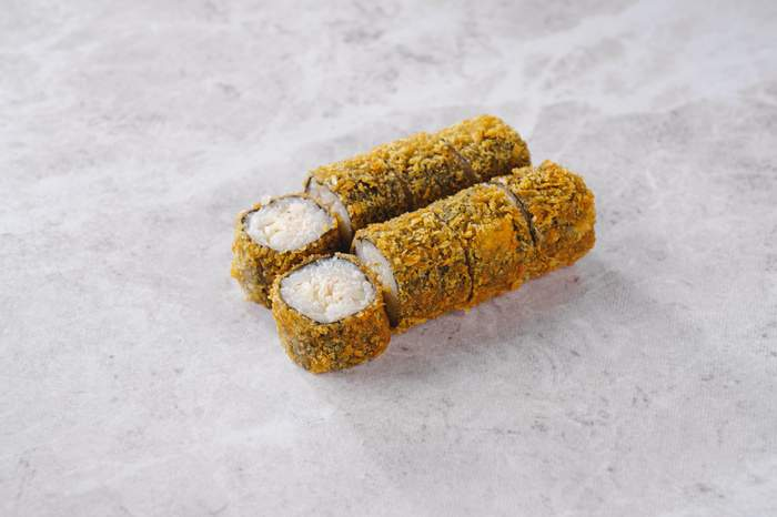 Жареный ролл с крабом