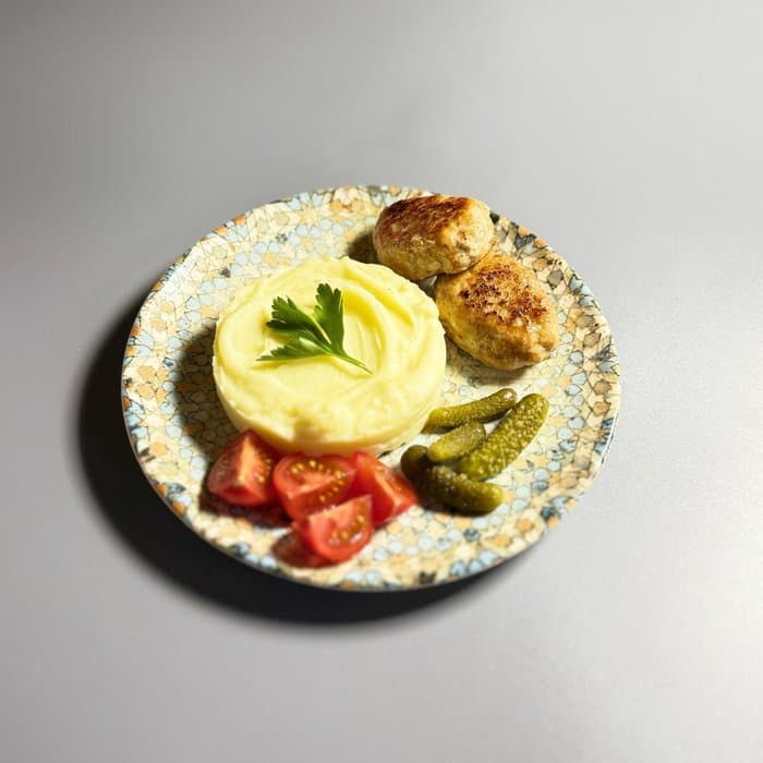 Пюре с куриной котлетой