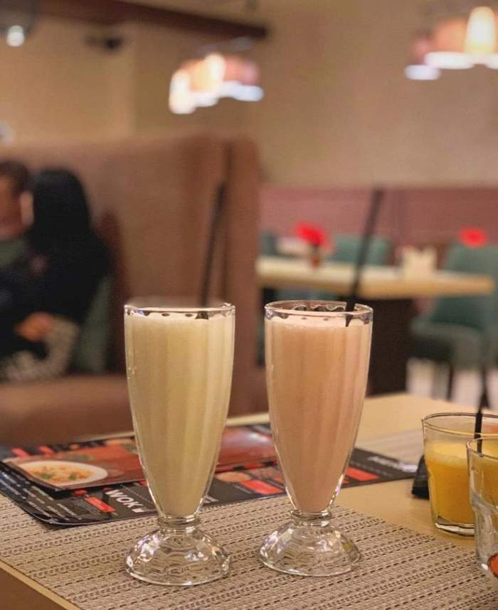 Молочный-клубничный