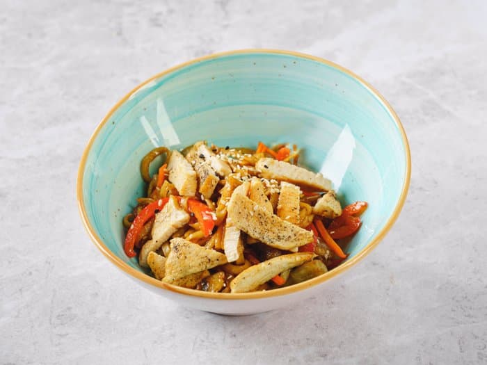 Удон wok с курицей